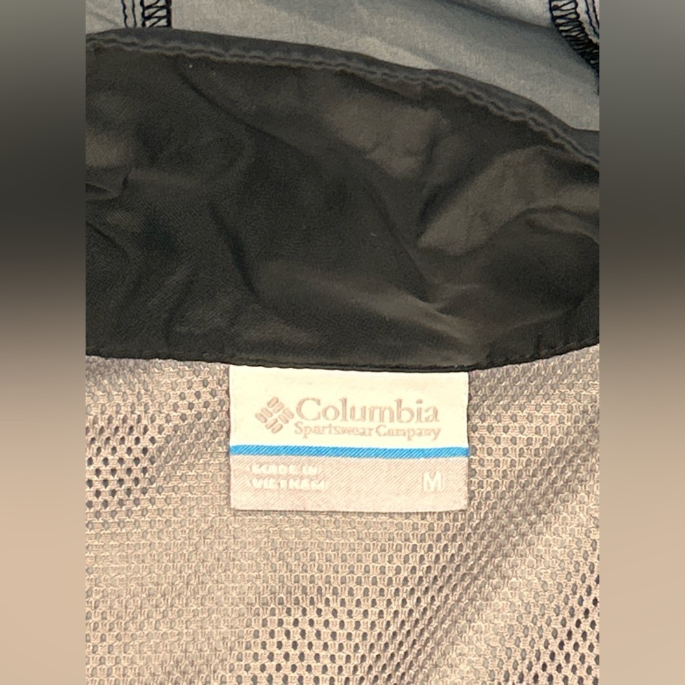 Lightweight rain jacket - Picture 2 of 2